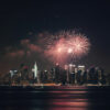 Fuochi d’artificio a New York per il 4 luglio con skyline di Manhattan